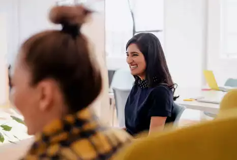 image d'une femme heureuse